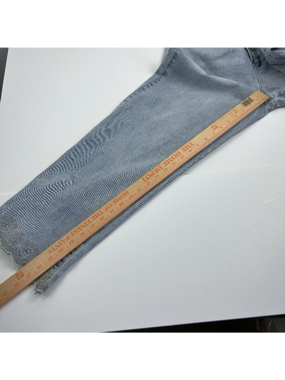 NWT Curve Appeal High Rise Wide Leg Jeans with Scalloped Embroidered Hems 14/32 - Picture 7 of 16